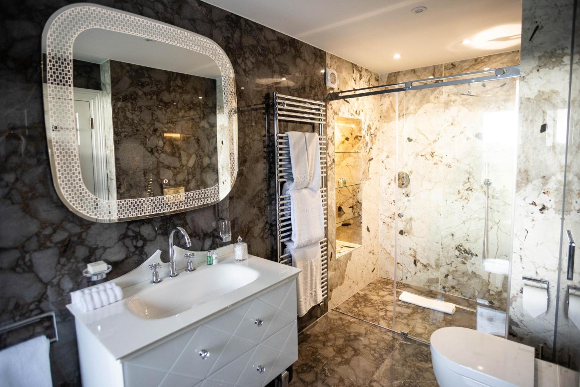 Aynsome Manor Bed & Breakfast คาร์ทเมล ภายนอก รูปภาพ